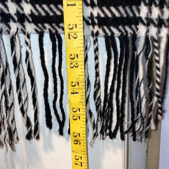 SHAWLY WRAP PONCHO Houndstooth Black White Toggle Front Closure 53 x 44 inch - Picture 11 of 13